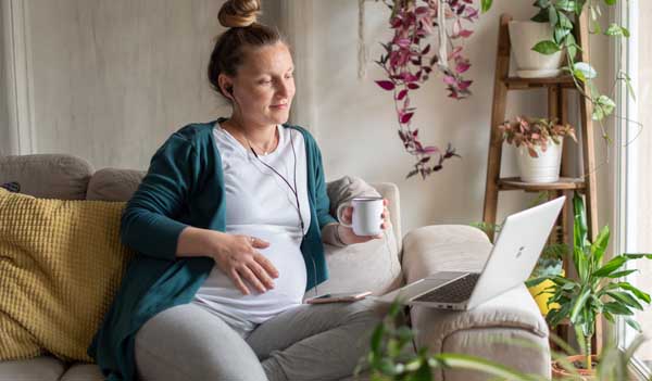 Pregnant woman on laptop